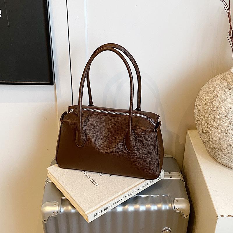 Retro Large-capacity Casual Senior Sense of Modeling Soft and Durable Fashion Exquisite New Light Luxury Commuter Slanting Cross Shoulder Handbag