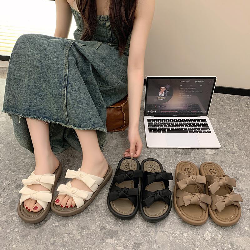 Fairy wind bow stepping on shit feeling wearing cool slippers in the summer of 2025 new versatile flat-bottomed beach one-word drag