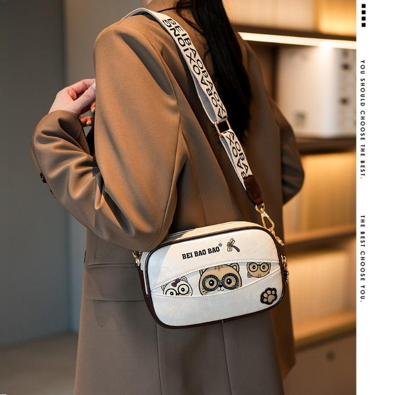 BEIBAOBAO 2026 New Fashion Popular Women's Messenger Bags Cute Sweet Cartoon Bear Small Square Bags Casual Simple Lightweight Underarm Bags for Female