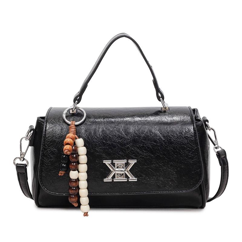 

Модная и популярная универсальная маленькая квадратная сумка, новая плечевая сумка-портфель сезона с высококачественной текстурой, простая сумка-мессенджер для повседневного ношения и поездок на работу чёрный