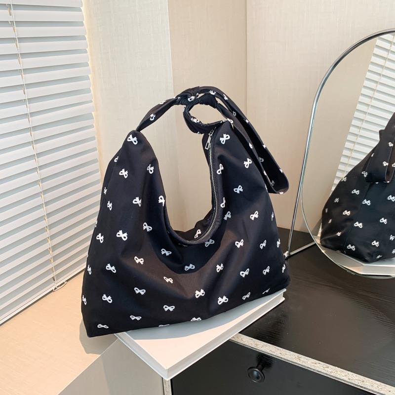 

Stylish And Versatile Tote Bag For Women In Black And White Perfect For Daily Use