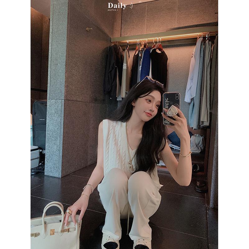Women's Korean Style V-Neck Cable Knit Sleeveless Sweater Vest for Autumn/Spring