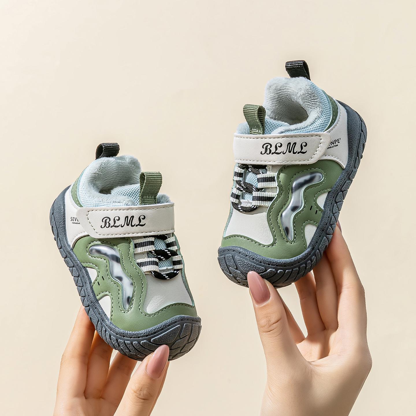 

Bramila 2025 Winter First Walker Shoes: Men s Baby Fleece-Lined Soft Leather Upper, Non-Slip Sole, Two Cotton Options. Size 20: Foot 13.3cm