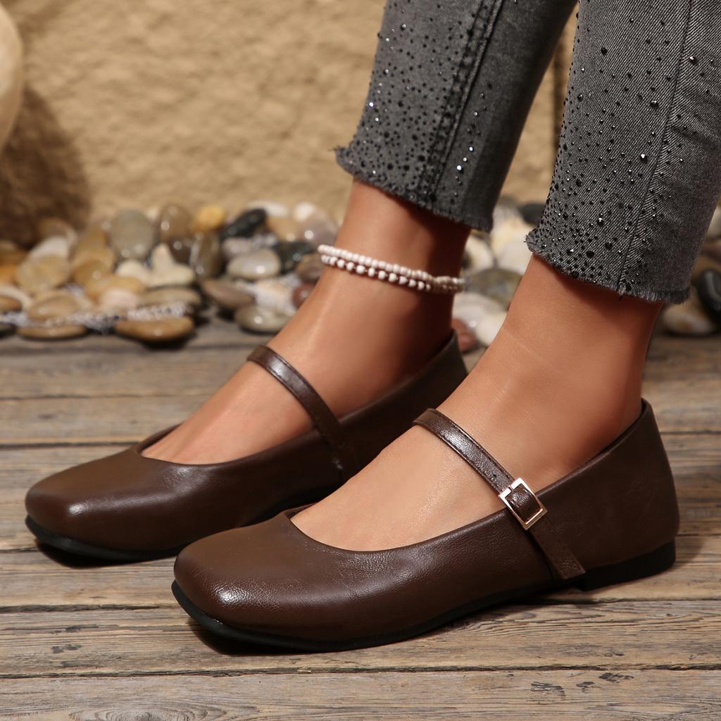Round-toe Low-top Leather Women's Low-heeled Slip-on Shoes with A Strap Buckle