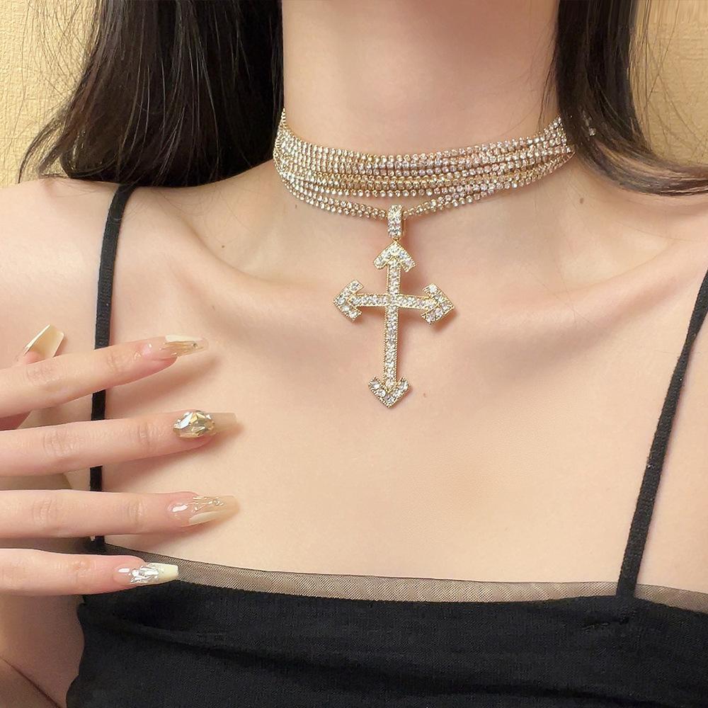 Nowe Błyszczące Wielowarstwowe Naszyjniki Choker z Zawieszką Krzyża z Cyrkonii Dla Kobiet Kryształowy Maksymalny Modny Naszyjnik Biżuteria Statement