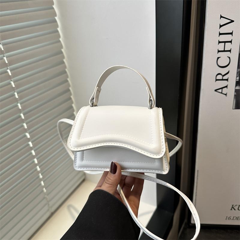 

Свежая и простая маленькая квадратная сумка весна новая изысканная и маленькая модная сумка через плечо однотонная сумка-мессенджер