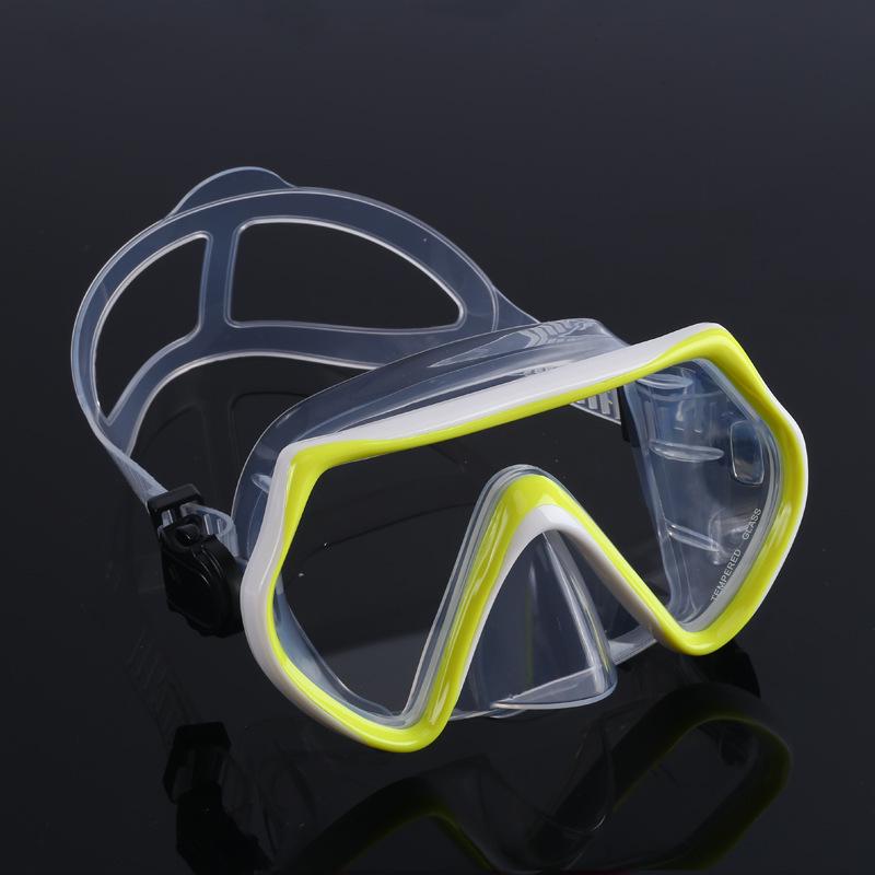Large Frame Anti-Fog Diving Mask with Tempered Glass and Nose Clip for Adults