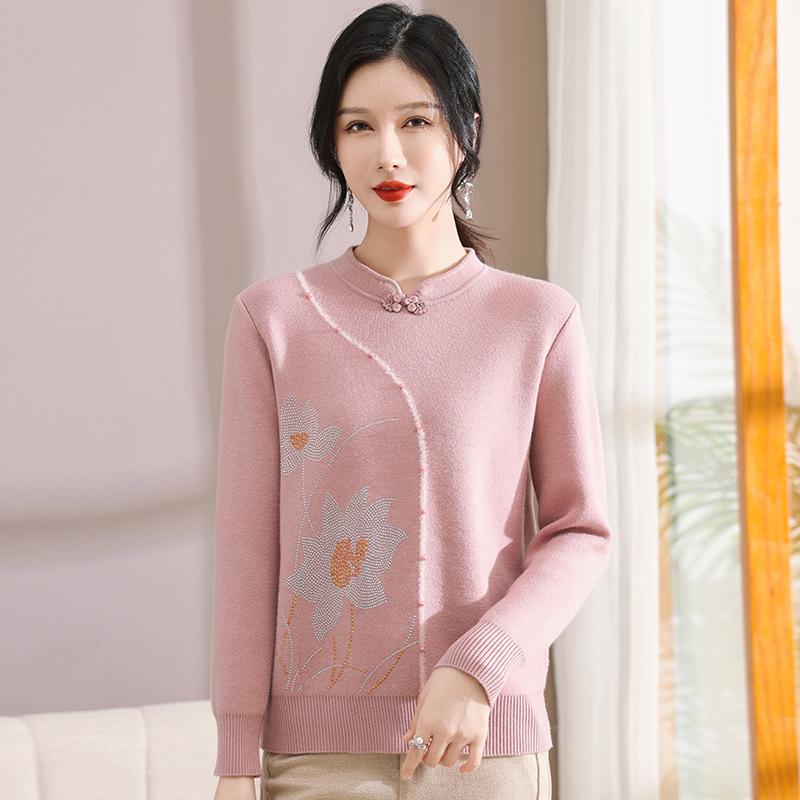 New Mom's Autumn/Winter Fleece-Lined Warm Sweater: Stylish, Thick Base Shirt for Middle-Aged and Elderly.