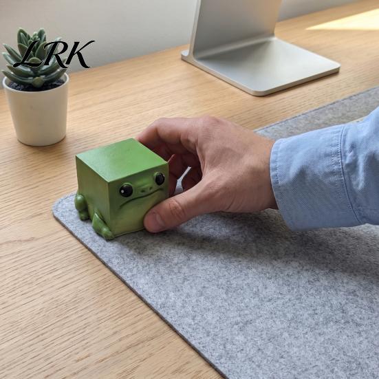 Funny Desk Gadgets Cube Frog Desktop Ornament, Resin Square Figurine for Home Office Ornament Shelf Decoration, Statue Computer Table Decoration Small