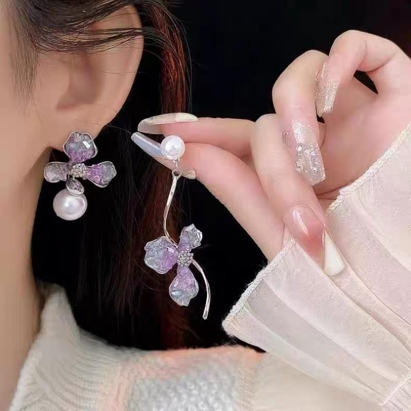 Fashion Crystal Design Earrings for Women, Asymmetrical Flower-shaped, Light and Fresh, Sweet and Charming Ear Pendants.