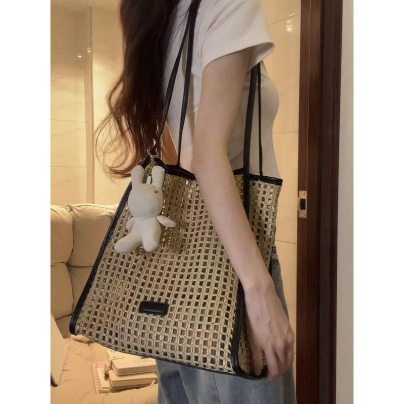 

Seaside Vacation Beach Bag Women 2025 New Large Capacity Shoulder Tote Bag Summer Fashion Hollow Woven Bag Black((Pendant not included))