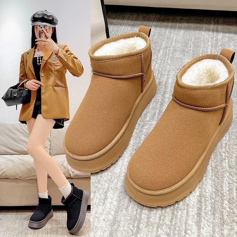 Ytterkläder med tjock sula korta snökängor för damvintern nya mångsidiga sammetsförtjockade halkfria varma bomullsskor