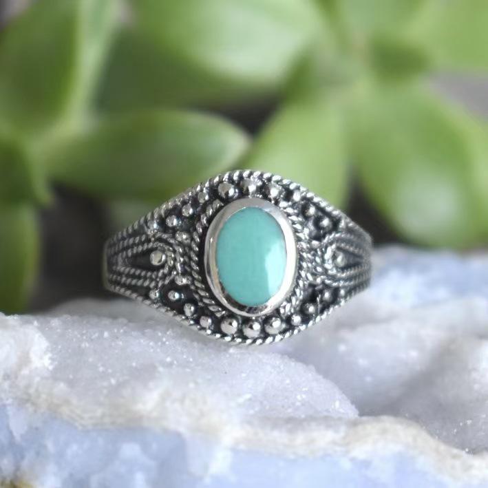 Elegant Retro Imitation Thai Silver Ring: European & American Women's Ethnic Jewelry