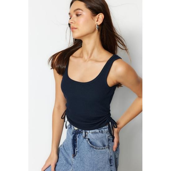 Mailet tricotat elastic, cu volane, cu gât de piscină