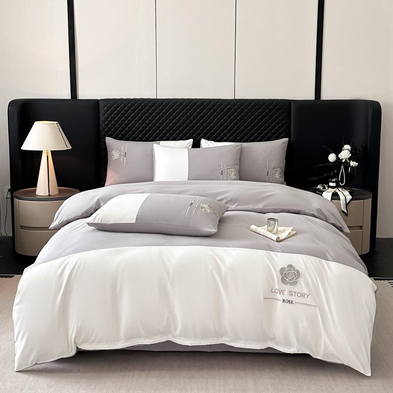 Lehký luxusní ledový hedvábný postelový čtyřdílný set oboustranný praný bavlněný vyšívaný povlak na přikrývku prostěradlo třídílný set