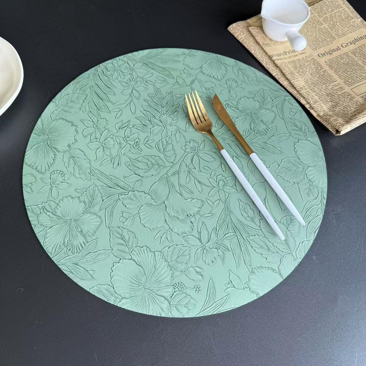 

Round PVC Leather Dining Placemat Double-Sided Waterproof Oil-Proof Non-Slip Heat-Resistant Table Mat for Home Kitchen Hotel Use Dia. 38cm 1pc