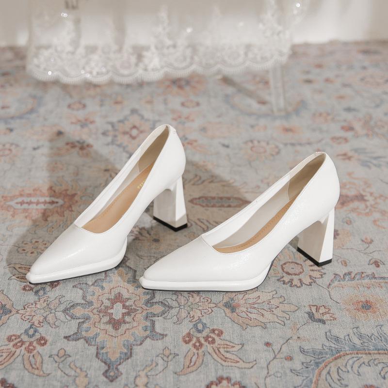 

A596-3 French pointed single shoes 2025 new thick heel high heels waterproof table professional work versatile women s shoes 39