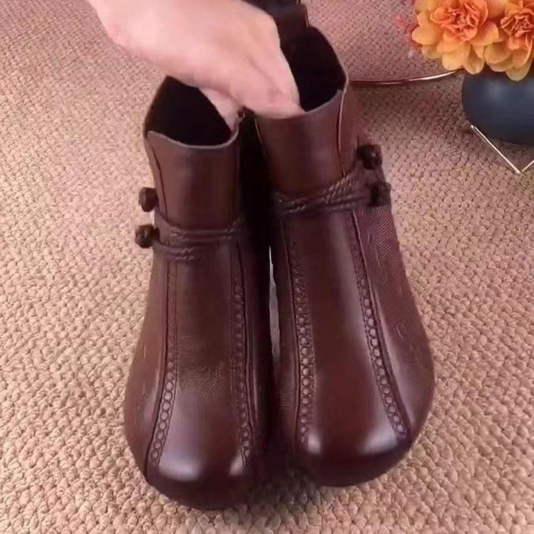 Soft-soled short boots Soft leather autumn and winter new retro engraved short boots Single boots Round head velvet warm leather boots