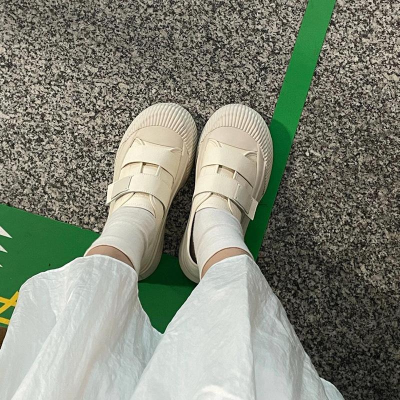 

Su Yinyin has the same style, soft and cute~ big round head Velcro biscuits platform casual shoes women s little white shoes board shoes autumn 40