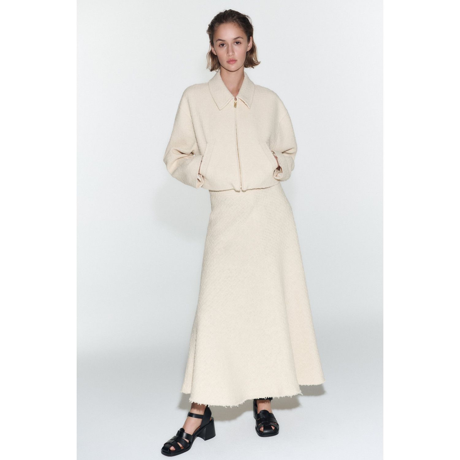 

LONG TEXTURED SKIRT