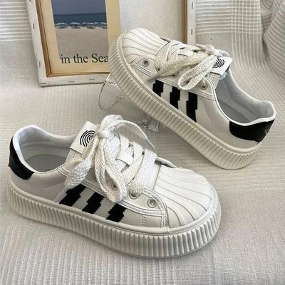 Internet Celebrity White Shoes Women's Ins Tide Super Fire 2025 Spring and Autumn New Hong Kong Style Casual Board Shoes Platform Biscuit Shoes
