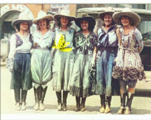 

Rodeo Cowgirls 8 x 10 photo Vintage Rodeo Photos old west 1930sAluminum 20x30cm（7.8x11.8inch）