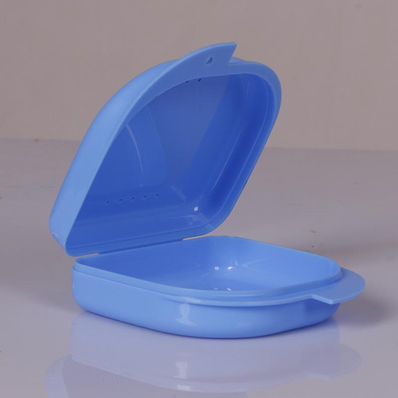 

Компактный синий пластиковый контейнер для хранения и чистки зубных протезов с вентиляционными отверстиями One Size синий