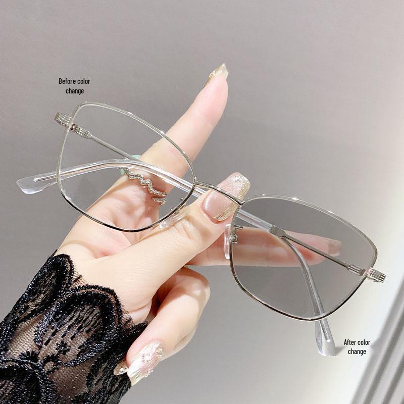 Photochromic Anti-Blue Light Cat-Eye Myopia Glasses - European/American Style, Metal Frame, Fashionable Non-Prescription Eyewear.