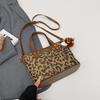 High-quality Versatile Women's Shoulder Bag New Autumn Leopard Print Crossbody Shoulder Bag Bag Large Capacity Shoulder Pockets