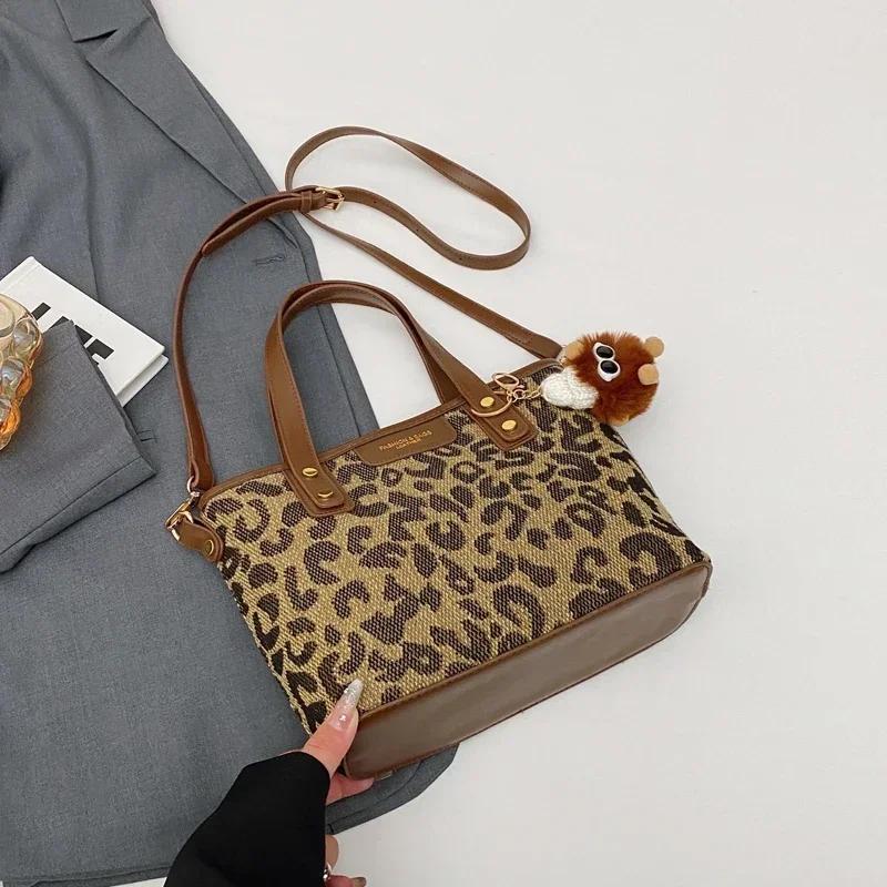 High-quality Versatile Women's Shoulder Bag New Autumn Leopard Print Crossbody Shoulder Bag Bag Large Capacity Shoulder Pockets