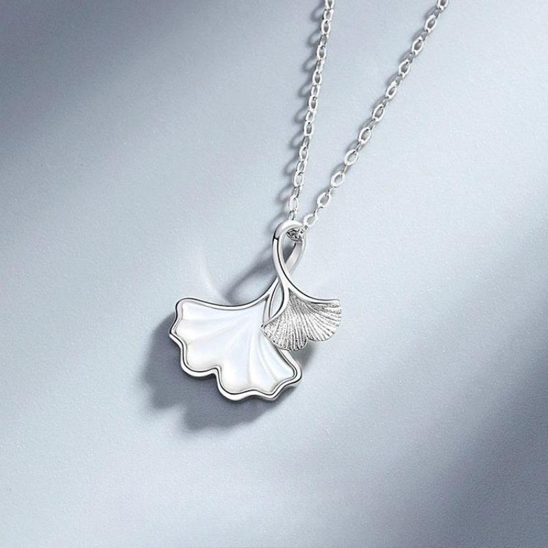 Fashion electroplating925Silver Three Star Lucky Apricot Leaf Necklace for Women, a High-End and Versatile Piece Perfect for Every Outfit, New Design