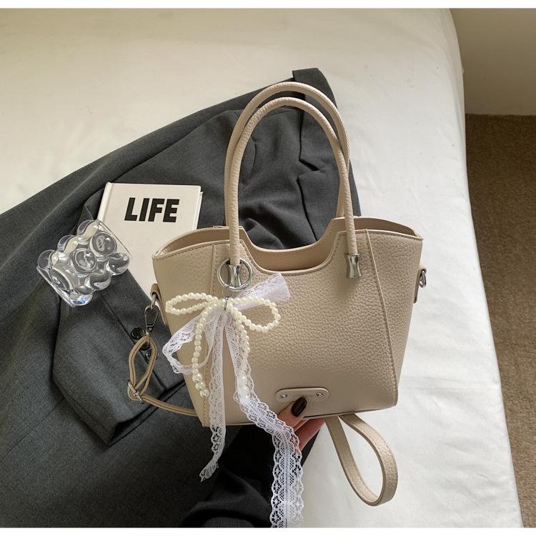 Korean version of the trend hand-carried bucket bag women's summer 2025 new simple fashion versatile shoulder bag niche high sense