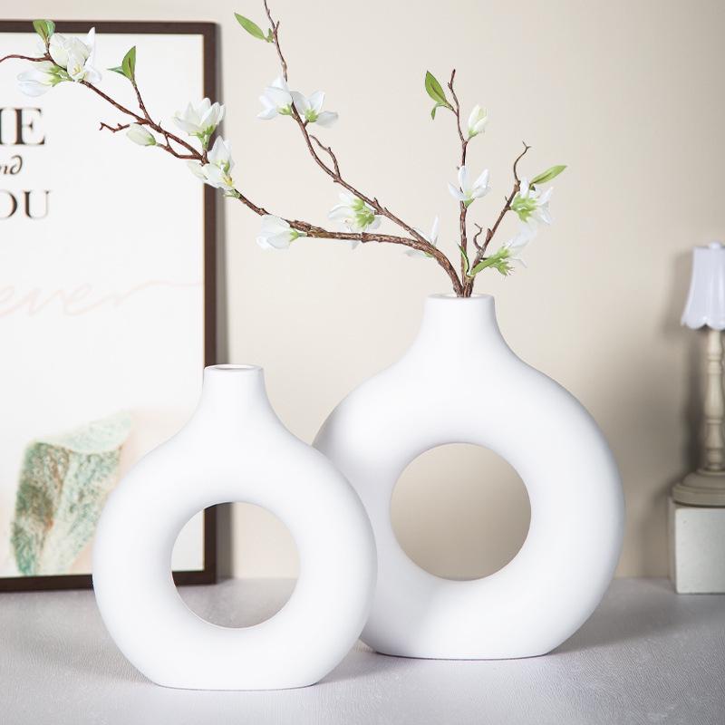 Drop-Proof Donut-Style Vase: Imitation Ceramic Ornament for Living Room Decoration.