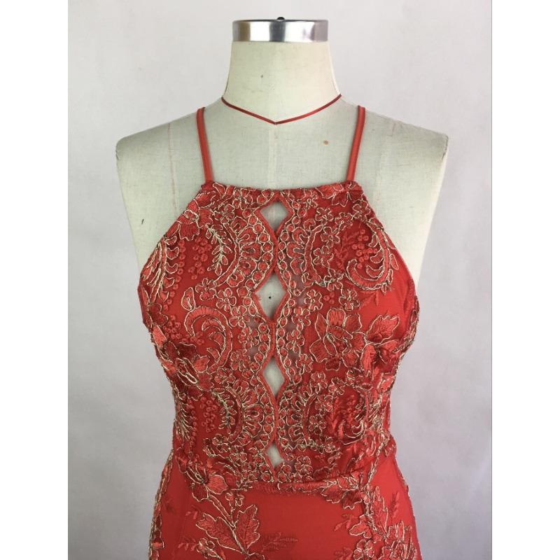 Damskie sukienki z koronką Bone Line i seksownymi odkrytymi plecami