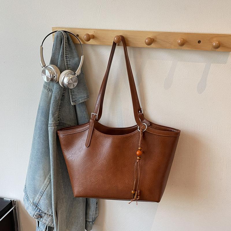 Retro Bag Women's Large Capacity 2025 New Autumn and Winter Versatile Simple Shoulder Bag Texture Commuter Tote Bag