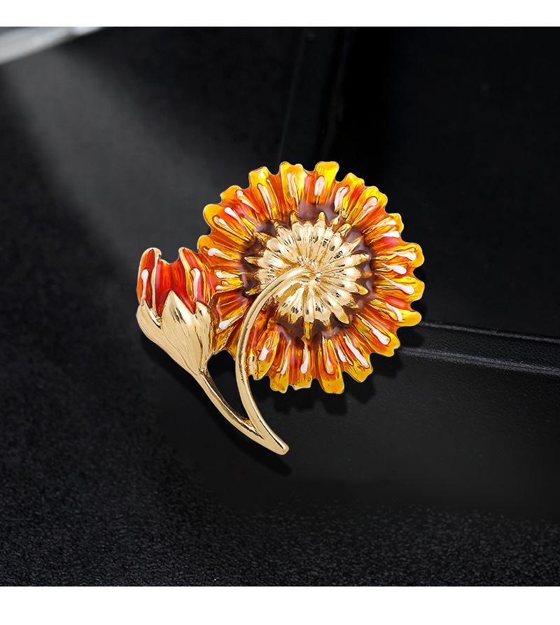 Yellow classic sunflower brooch, sunflower chest flower, floral brooch, women's versatile suit clothing brooch