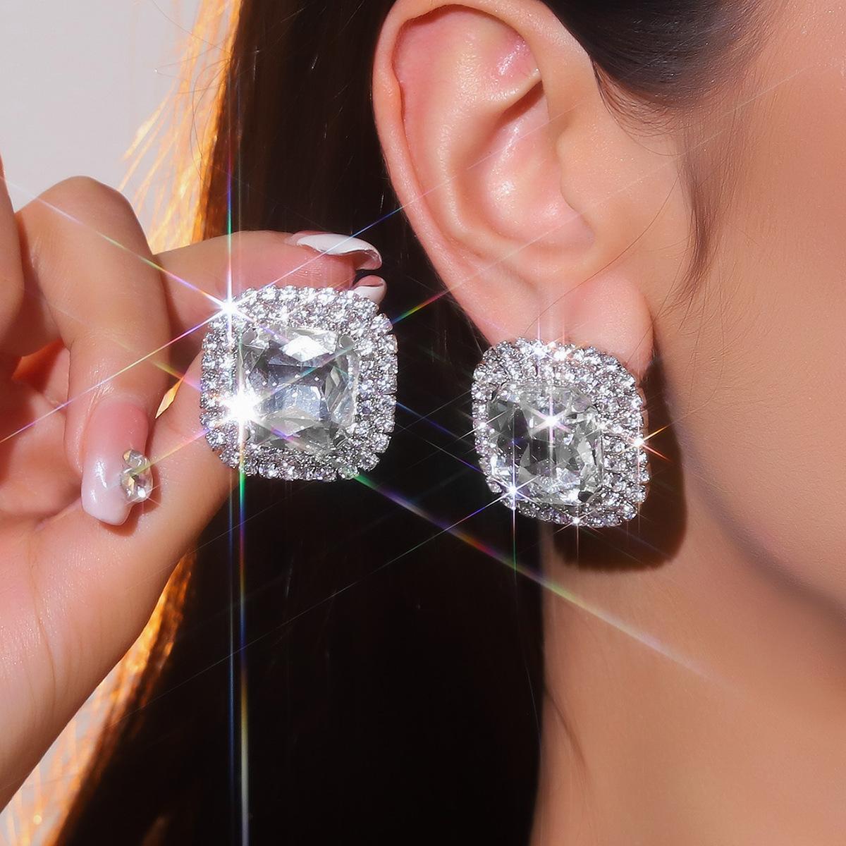 

Высококачественные сверкающие геометрические квадратные серьги с кристаллами, нишевый дизайн, нежные и элегантные серьги, женские серьги, 1 пара