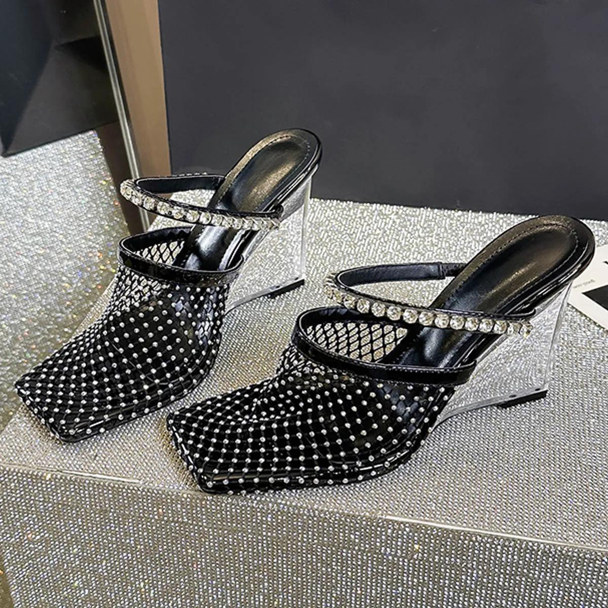 

Летние Сексуальные Хрустальные Бриллиантовые Шлепанцы с Квадратным Носком для Женщин Дизайнерские Прозрачные Клинья Каблуки Банкетные Туфли для Вечеринки 36 чёрный