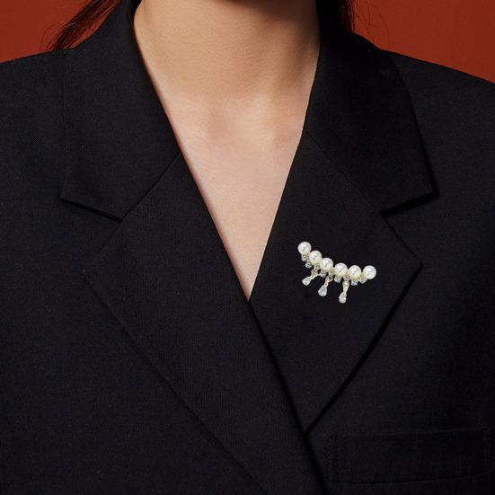 Women Brooch Sparkling Rhinestones Imitation Pearls Decor Suit Lapel Pin Sweaters Collars Hats Bags Coats Scarves Badge