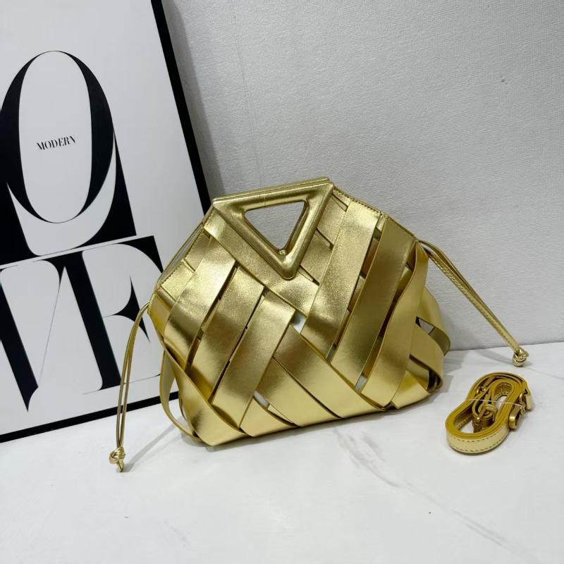 Nova cesta de vegetais bolsa feminina tecida triângulo invertido fivela magnética bolsa gaiola de pássaro bolsa de mão tiracolo mensageiro