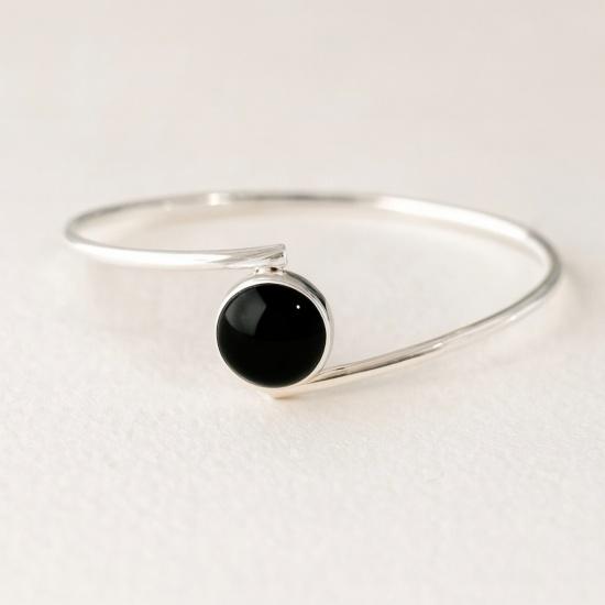 

925 Sterling Silver Black Onyx Bypass Bangle: Handcrafted Minimalist Everyday Wear Bracelet 6 (Inches) серебряный
