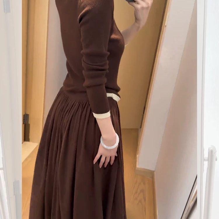 26 Autumn/Winter Elegant French Women's Two-Piece Set: Stunning Top and Skirt for a Youthful Look