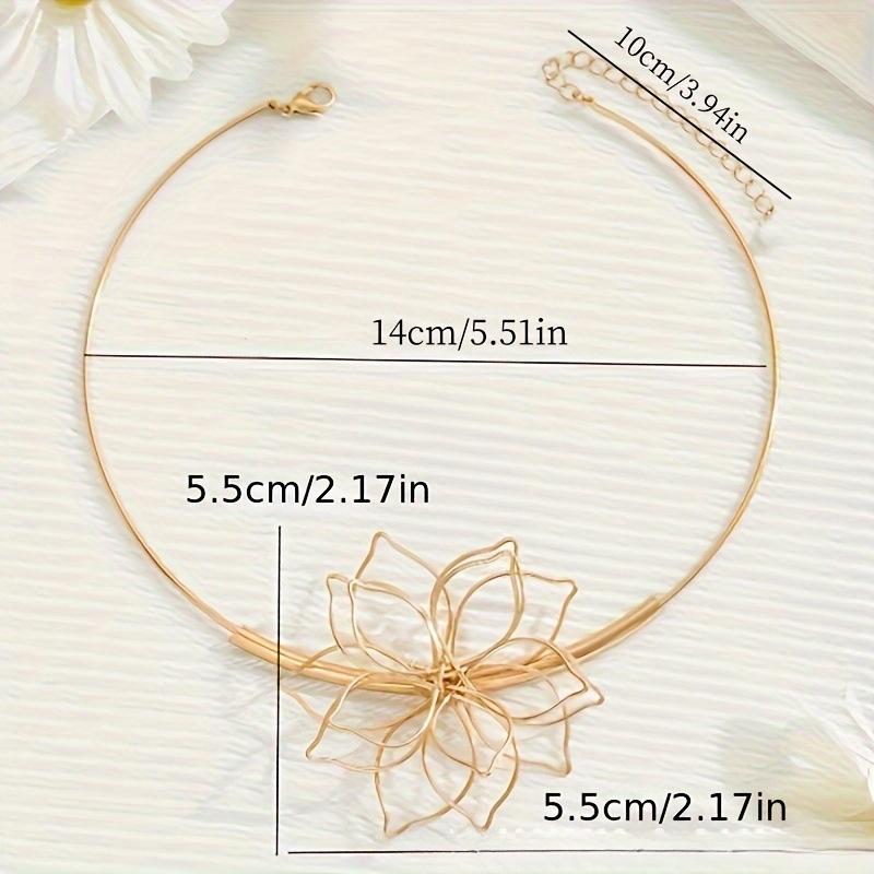 Collier rétro à fleurs creuses exagérées