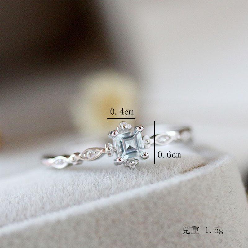 New Small Fresh and Elegant Ring, Niche Diamond-set Topaz Sea Blue Zircon Ring.