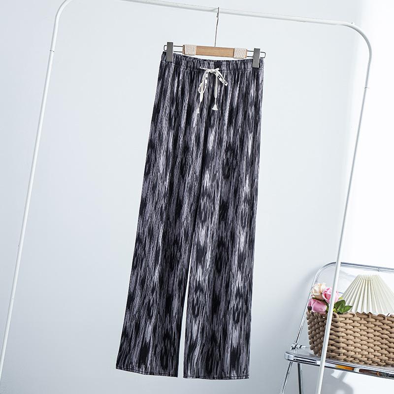 

Широкие брюки из ледяного шелка. Женские брюки. Летние тонкие драпированные свободные прямые черные повседневные летние брюки. One Size чёрный