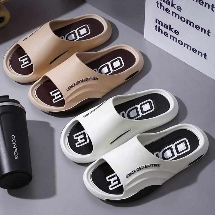Sandals Men's Summer Indoor Anti-slip Trend Deodorant Wear 2025 New Home Thick Bottom Sports Leisure