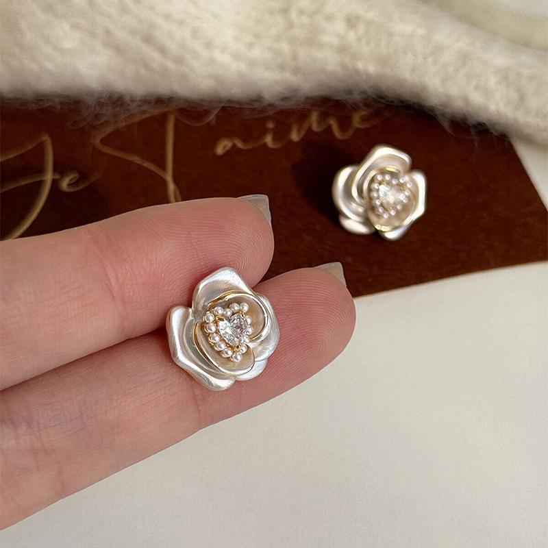 French camellia love earrings light luxury high sense retro pearl stud earrings unique temperament versatile earrings wholesale