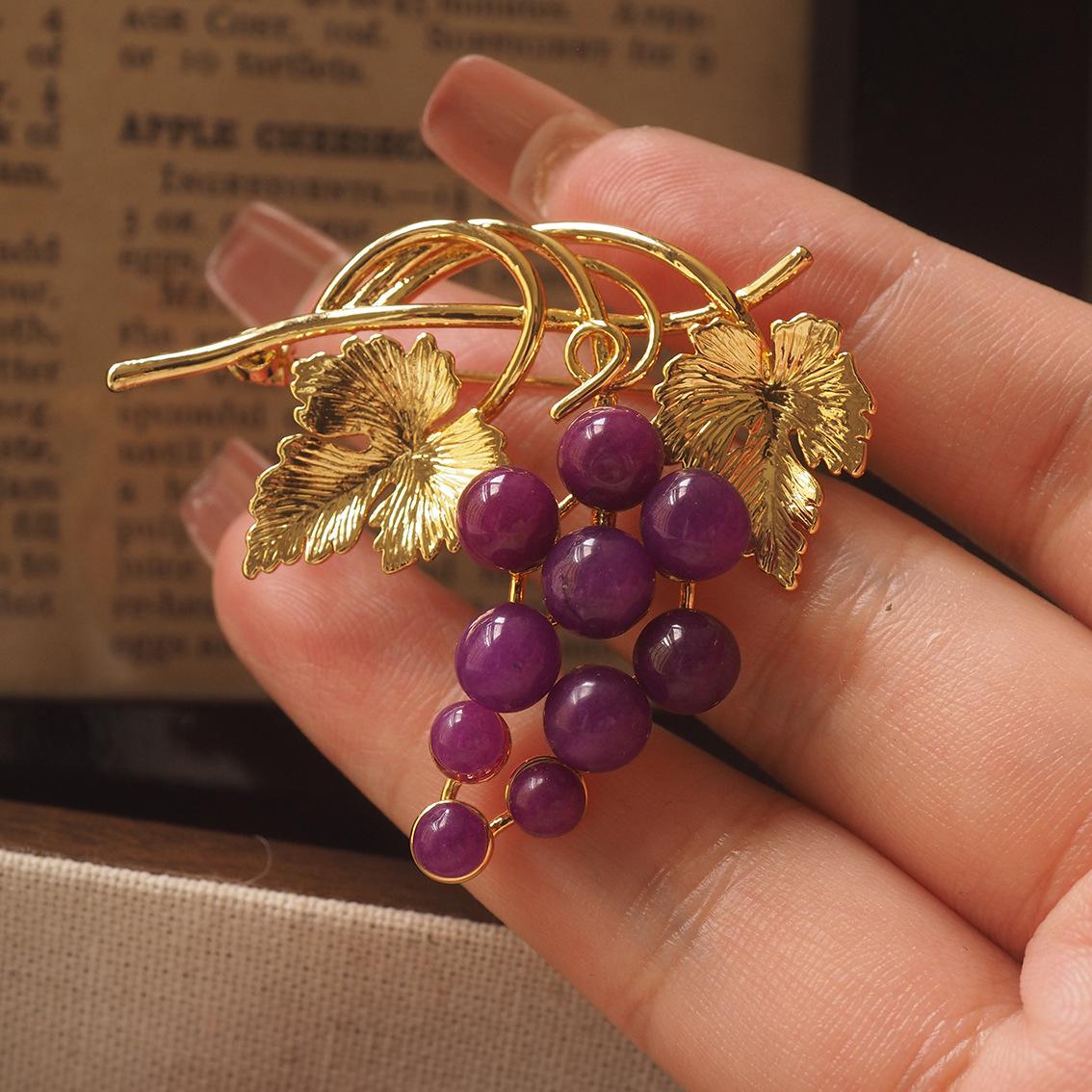 

Дизайнерська брошка корсаж, стиль виноградного фрукта, середньовічна мода фіолетовий
