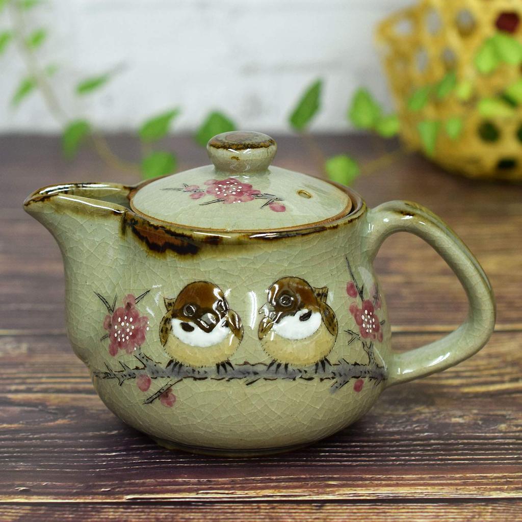 Waza no Kura Stylish Japanese Tableware Kutani Ware Teapot Pot with Sparrow Design and Tea Strainer Ceramic High-End Brand Tableware Made in Japan Bir