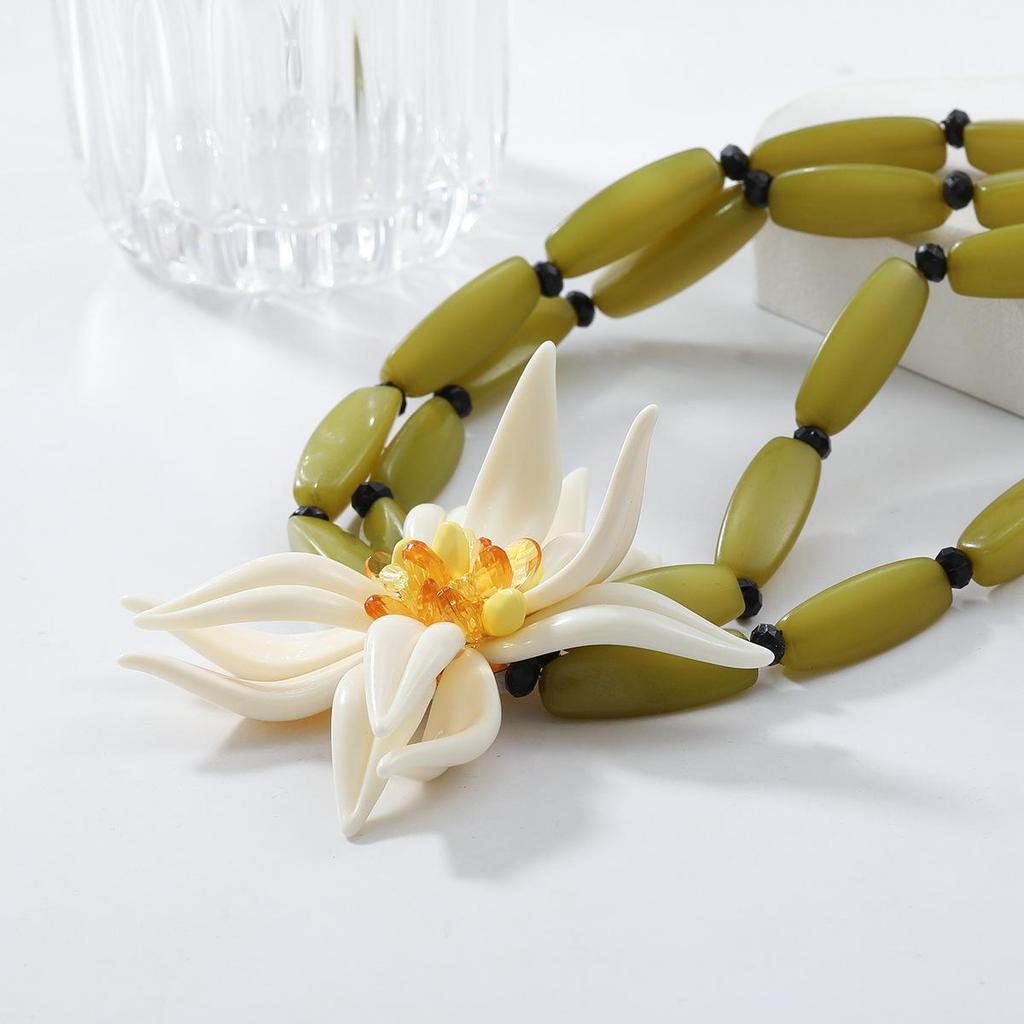 Z New 3-Piece Exaggerated Floral Resin Jewelry Set: Earrings, Necklace & Bracelet for Women